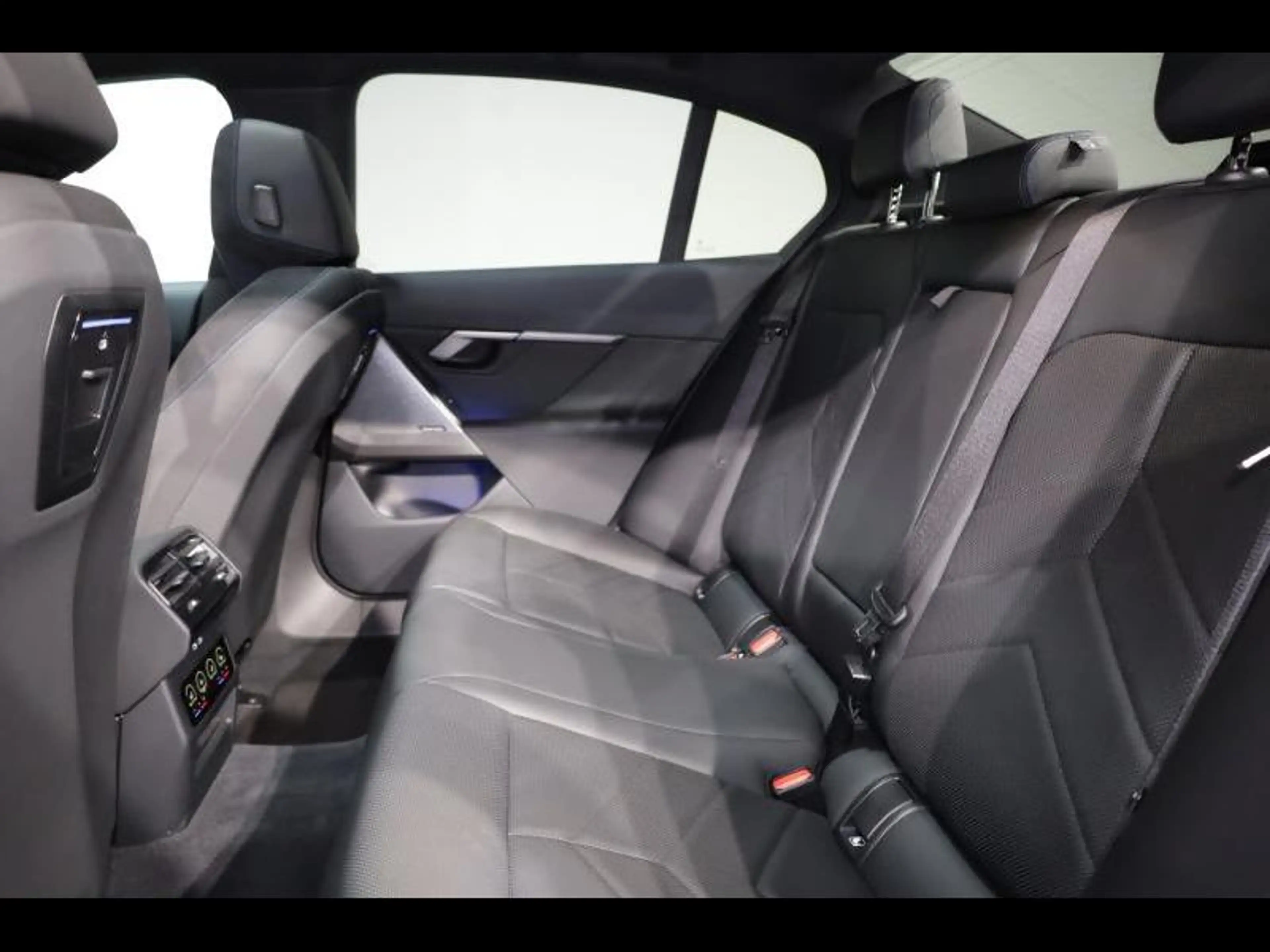 BMW i5 eDrive40 Berline Kit M Sport — photo 10
