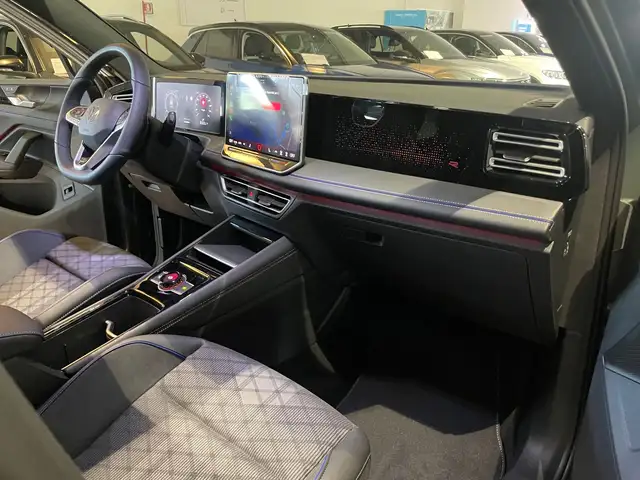 Volkswagen Tiguan view 12