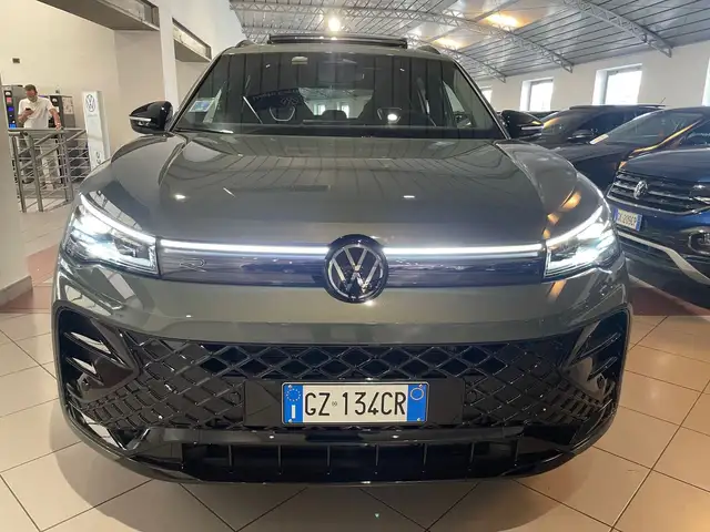 Volkswagen Tiguan view 8
