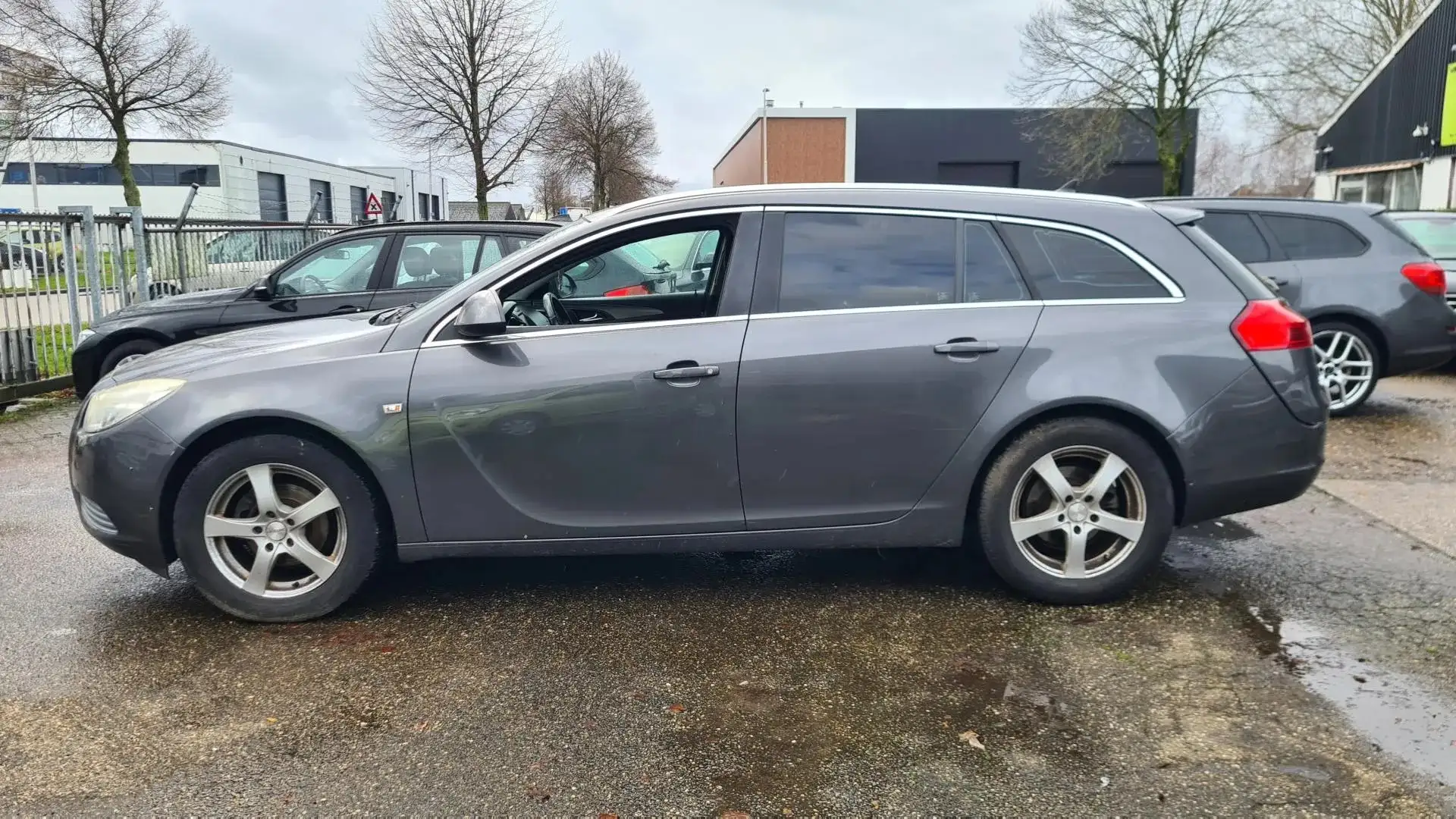 Opel Insignia Sports Tourer 2.0 CDTI Business Edition Gris - 2