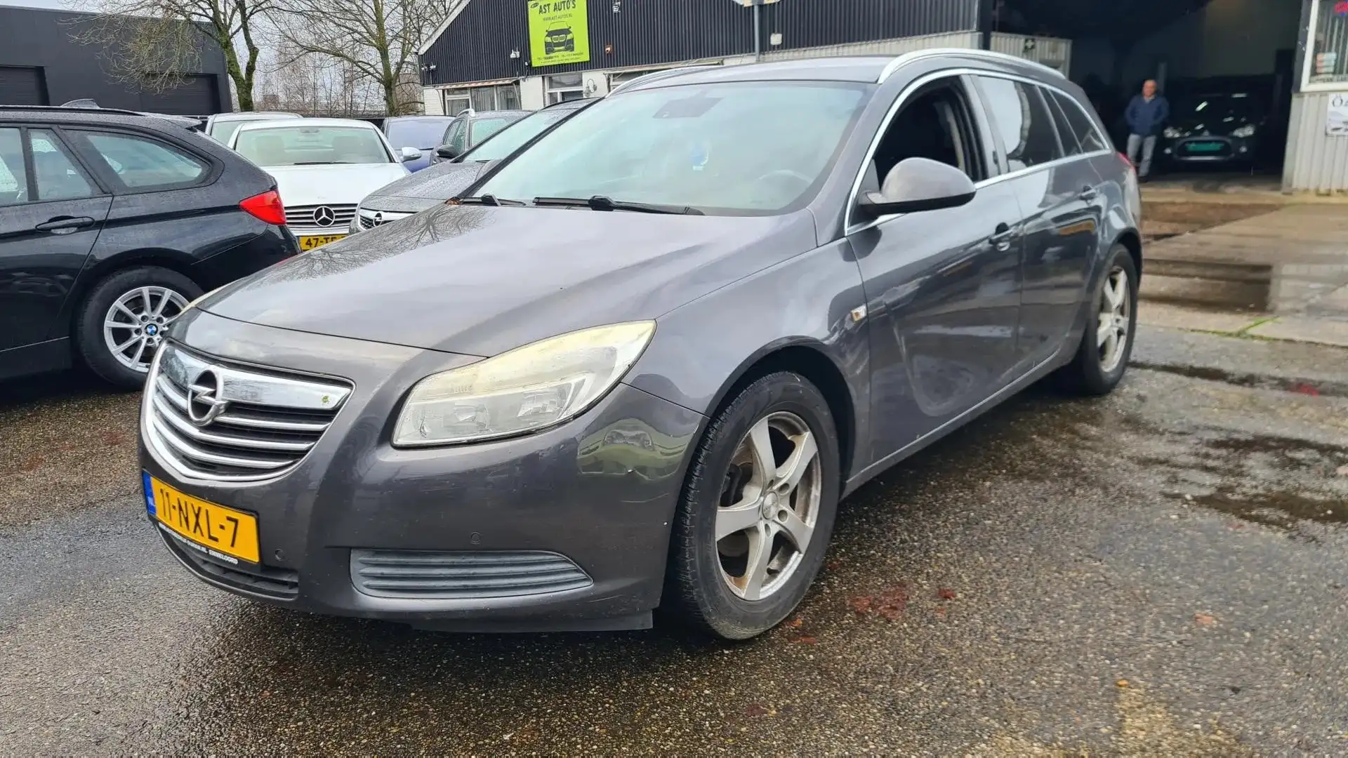 Opel Insignia Sports Tourer 2.0 CDTI Business Edition Gris - 1