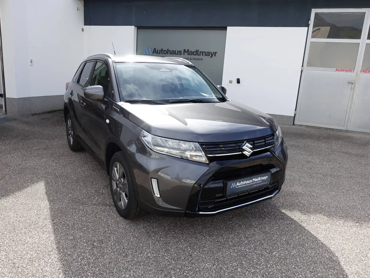 Suzuki Vitara VITARA 1.4 HYBRID shine Grau - 1