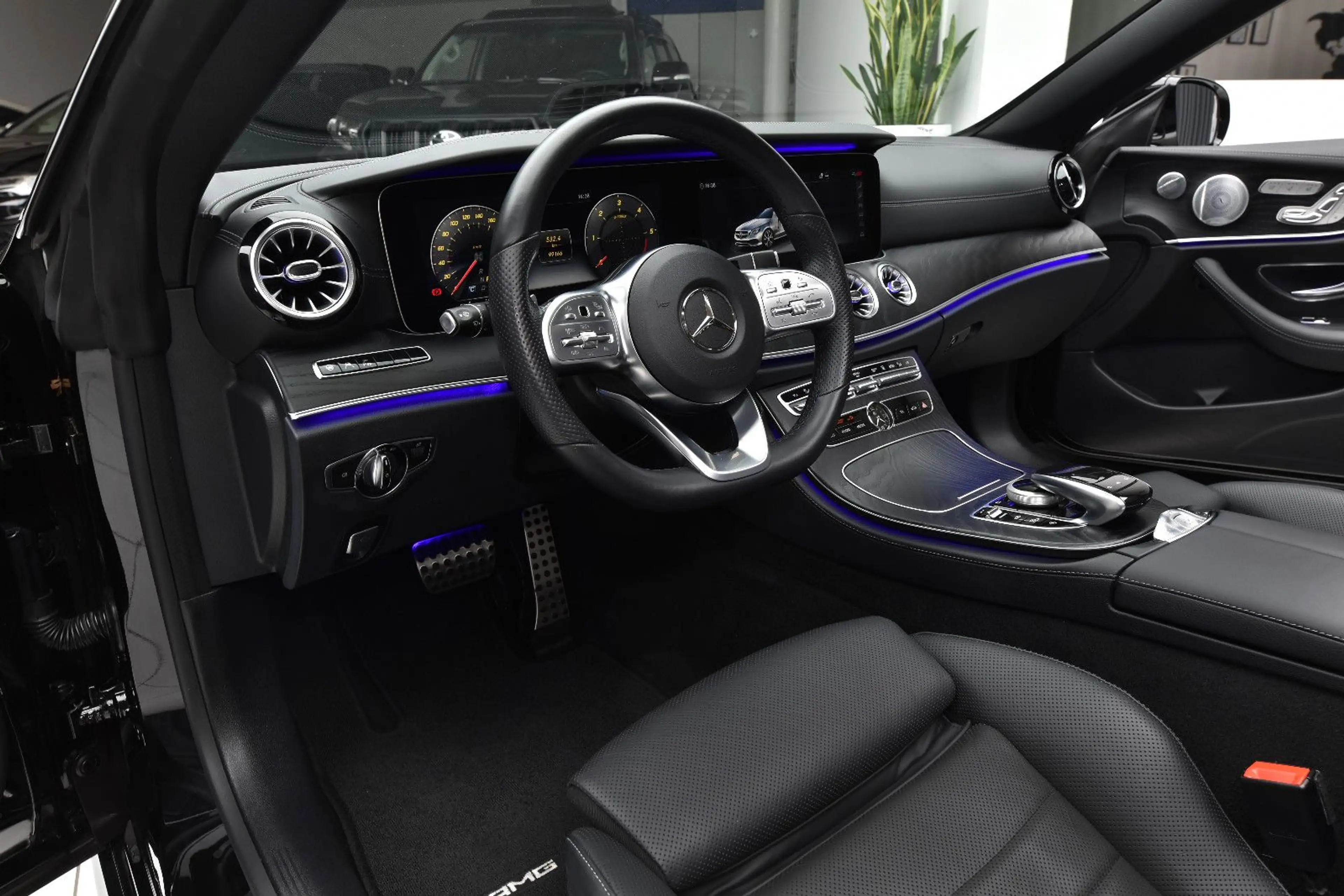 Mercedes-Benz E 400 d 4Matic AMG *MB100 Garantie* Massage* TV* — photo 2