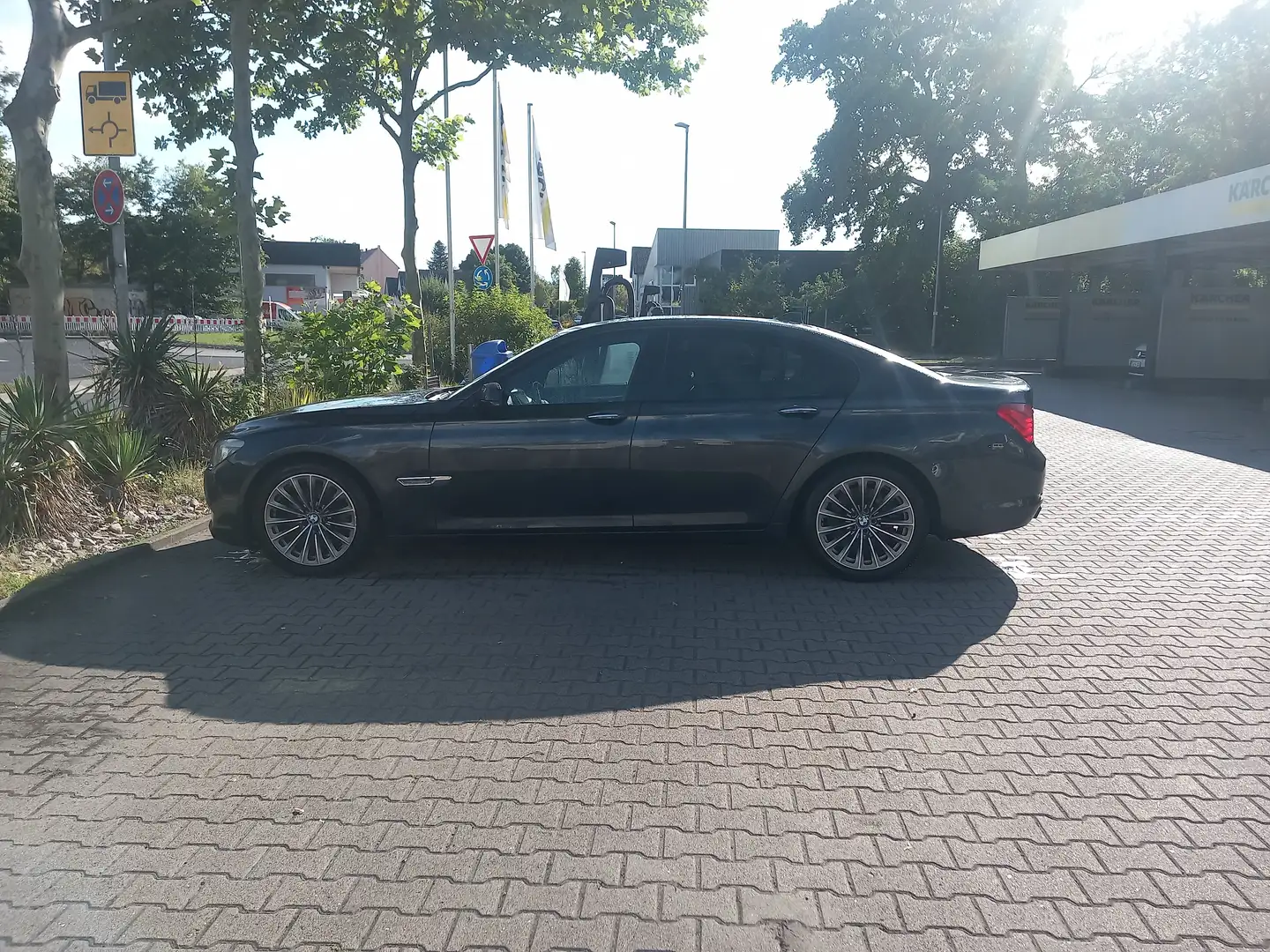 BMW 750 750i - 2