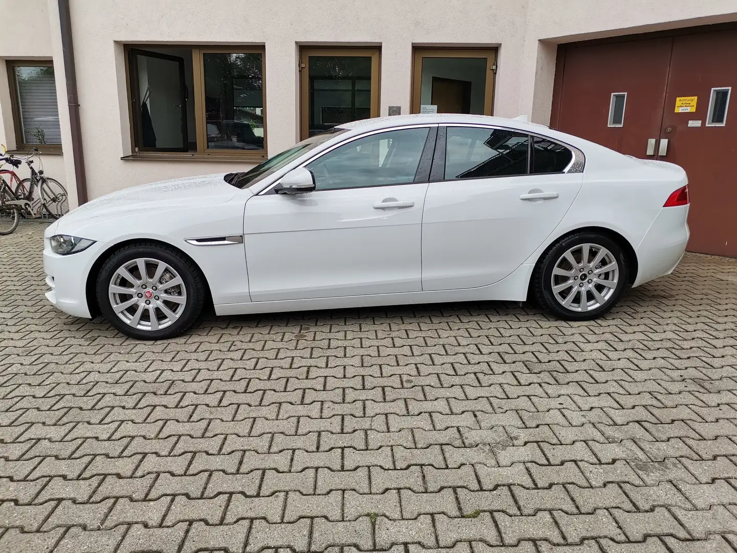 Jaguar XE 20d Automatic Weiß - 2