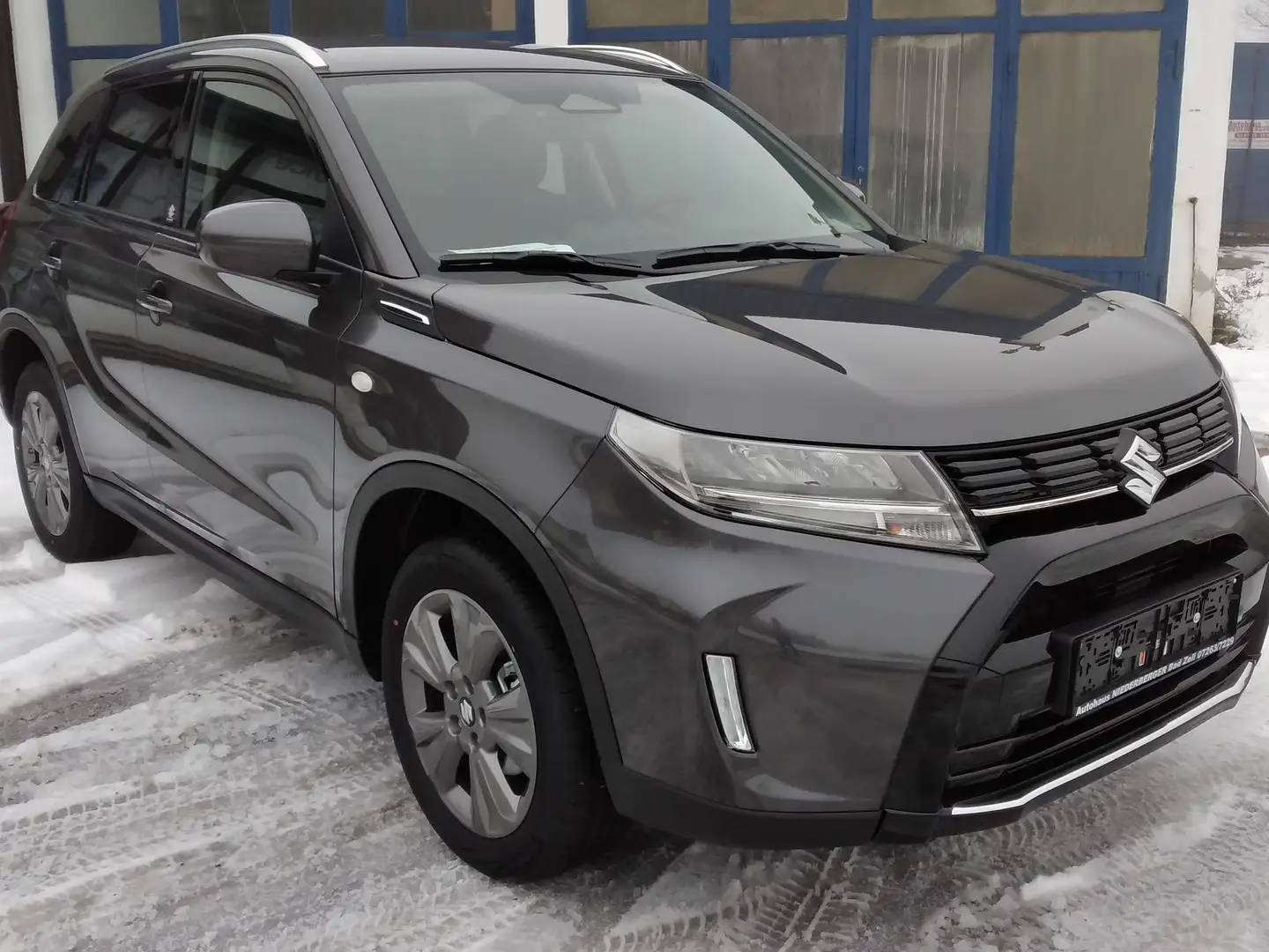 Suzuki Vitara Vitara 1.4 Hybrid shine Allrad Automatik 110 PS Grau - 2