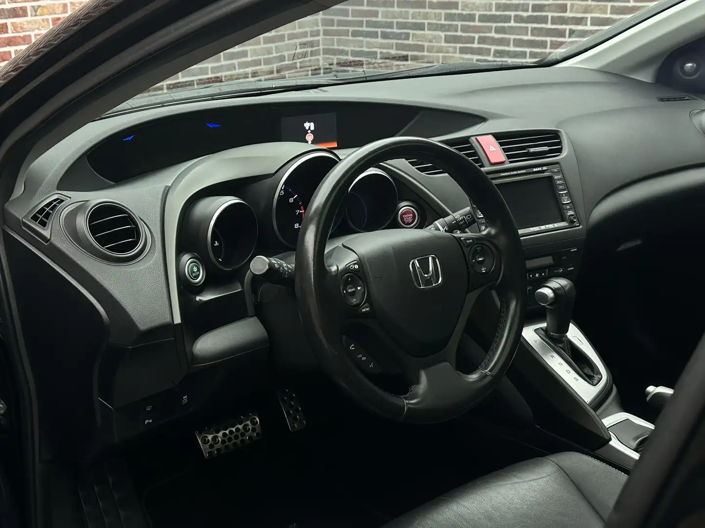 Honda Civic 1.8 Executive Automaat Trekhaak Xenon Camera Navi Zwart - 2