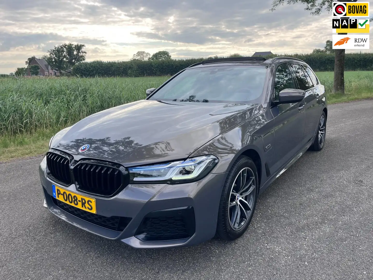 BMW 520 5-serie Touring 520e M Sport | Panorama |Laser | T Grijs - 1