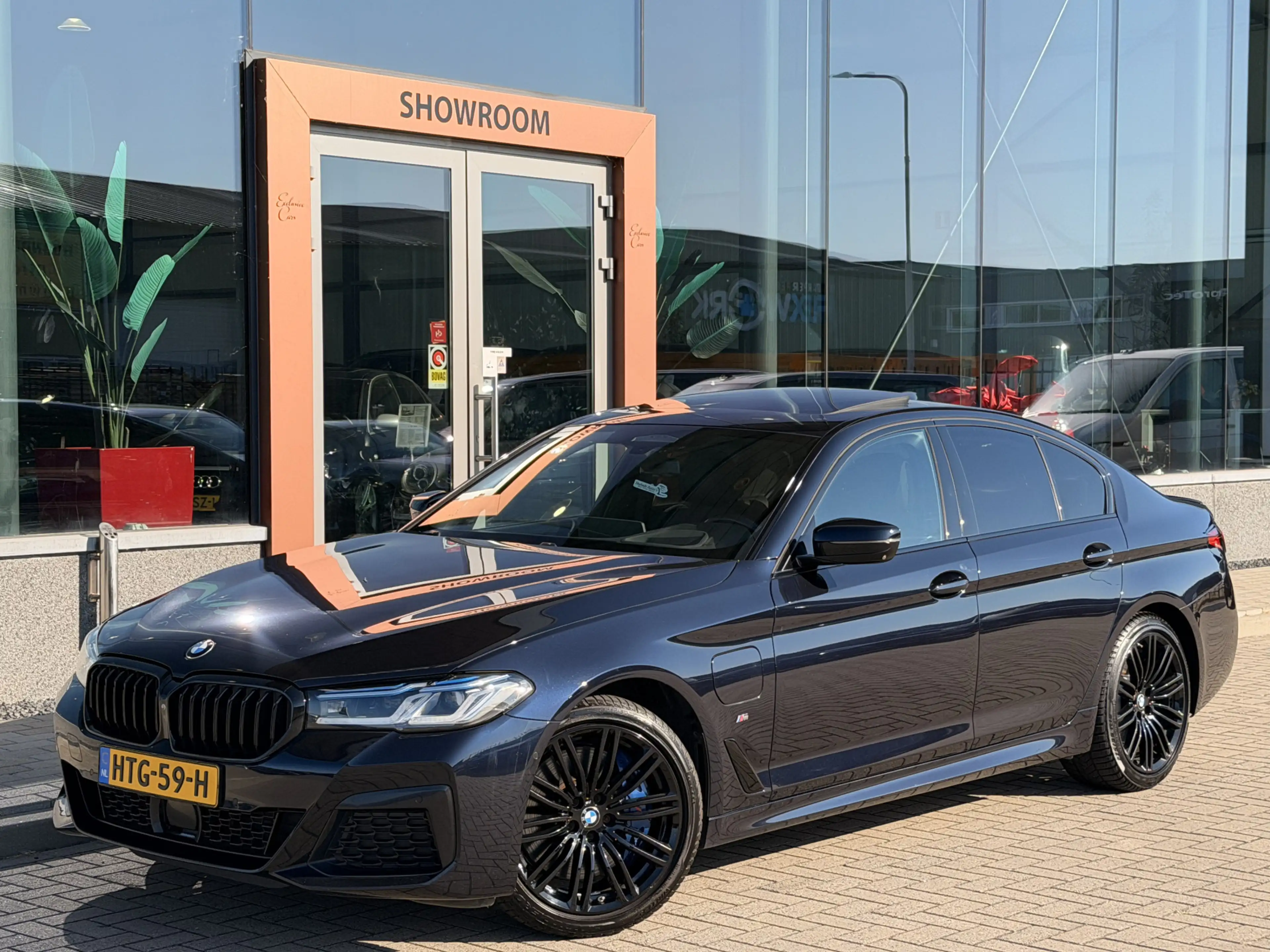 BMW 545 5-serie 545e xDrive M-Sport | Schuifdak | 360 | He — photo 3