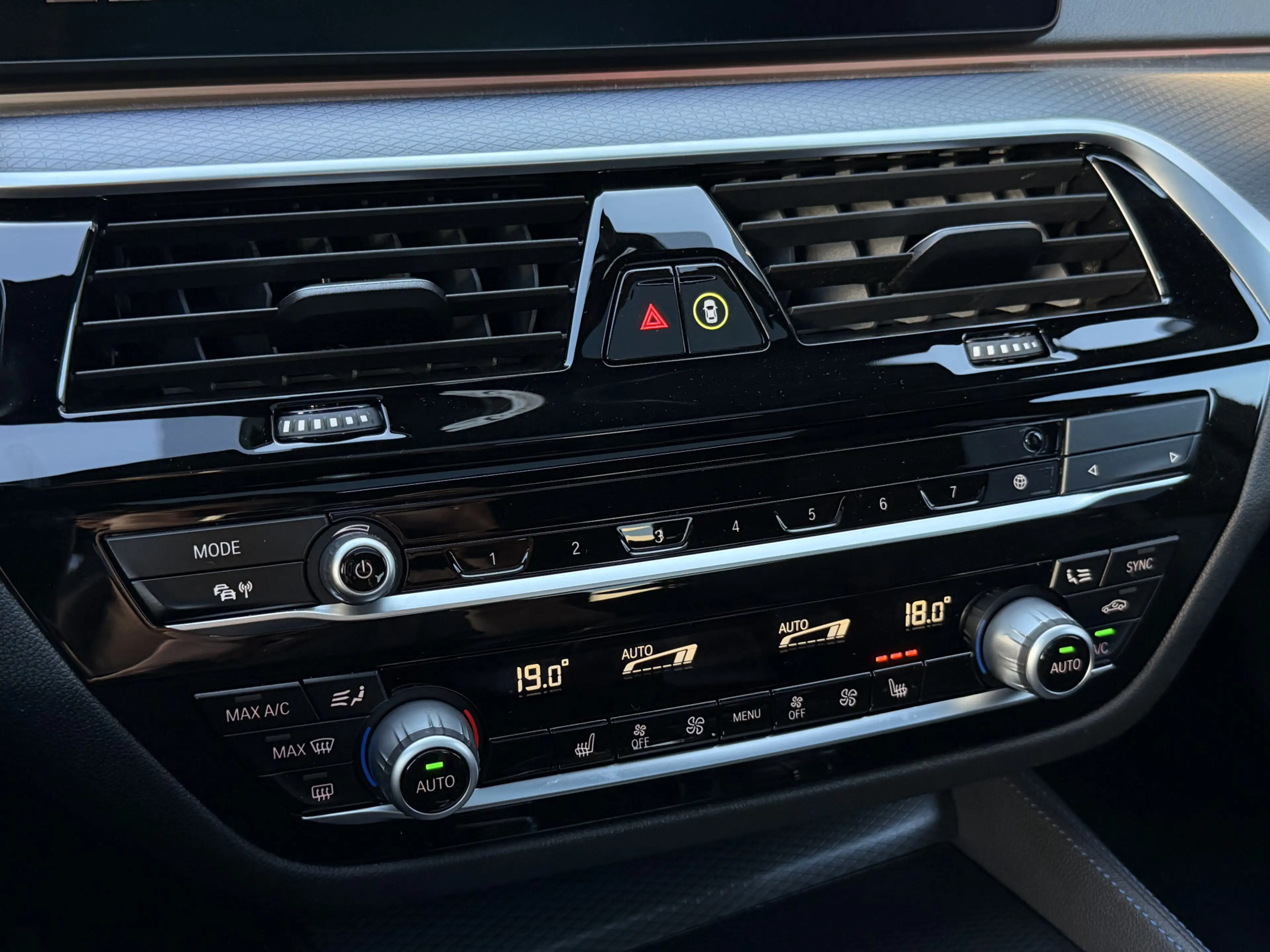 BMW 545 5-serie 545e xDrive M-Sport | Schuifdak | 360 | He — photo 29