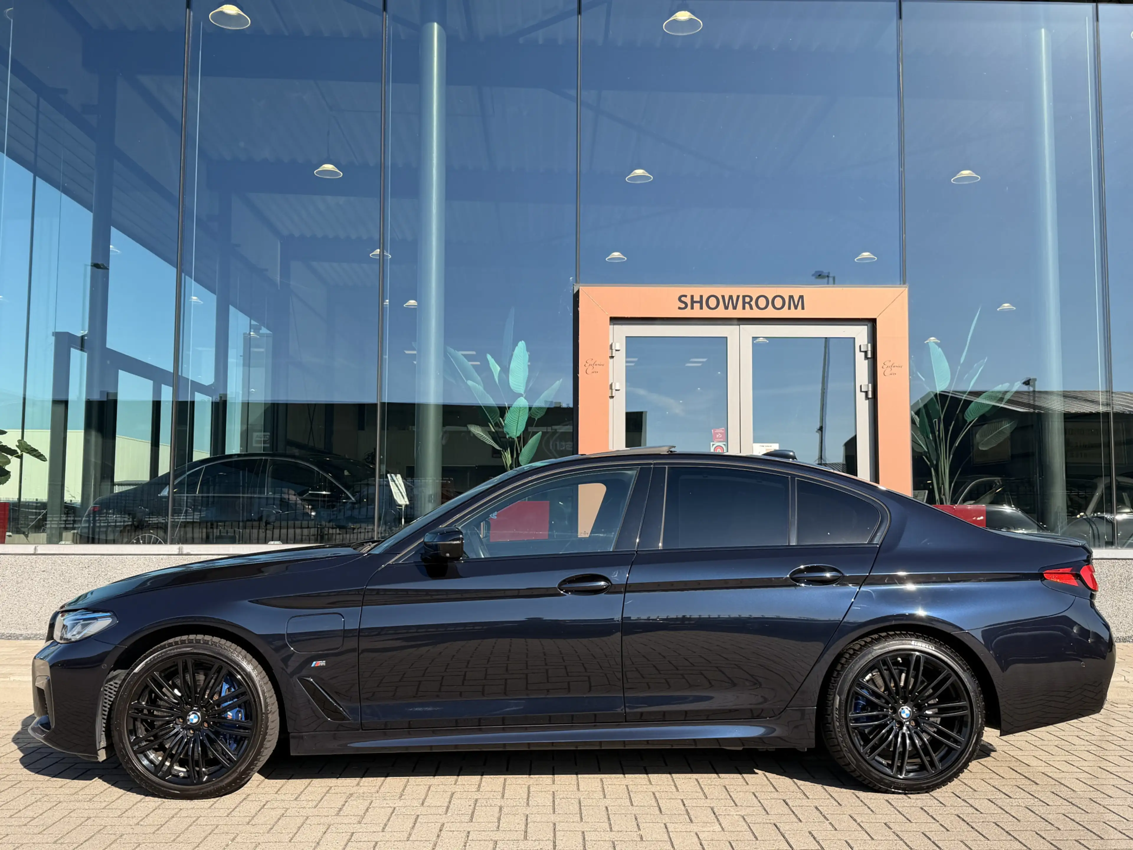 BMW 545 5-serie 545e xDrive M-Sport | Schuifdak | 360 | He — photo 9