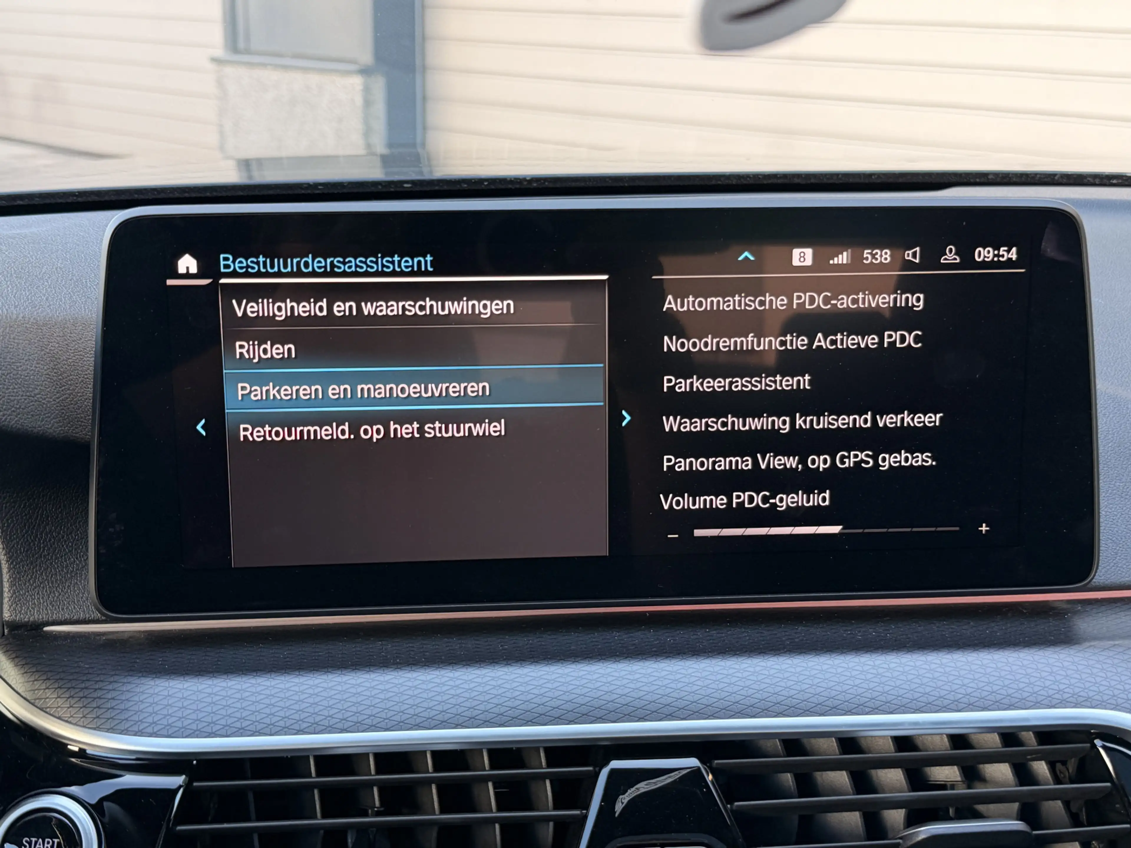 BMW 545 5-serie 545e xDrive M-Sport | Schuifdak | 360 | He — photo 41