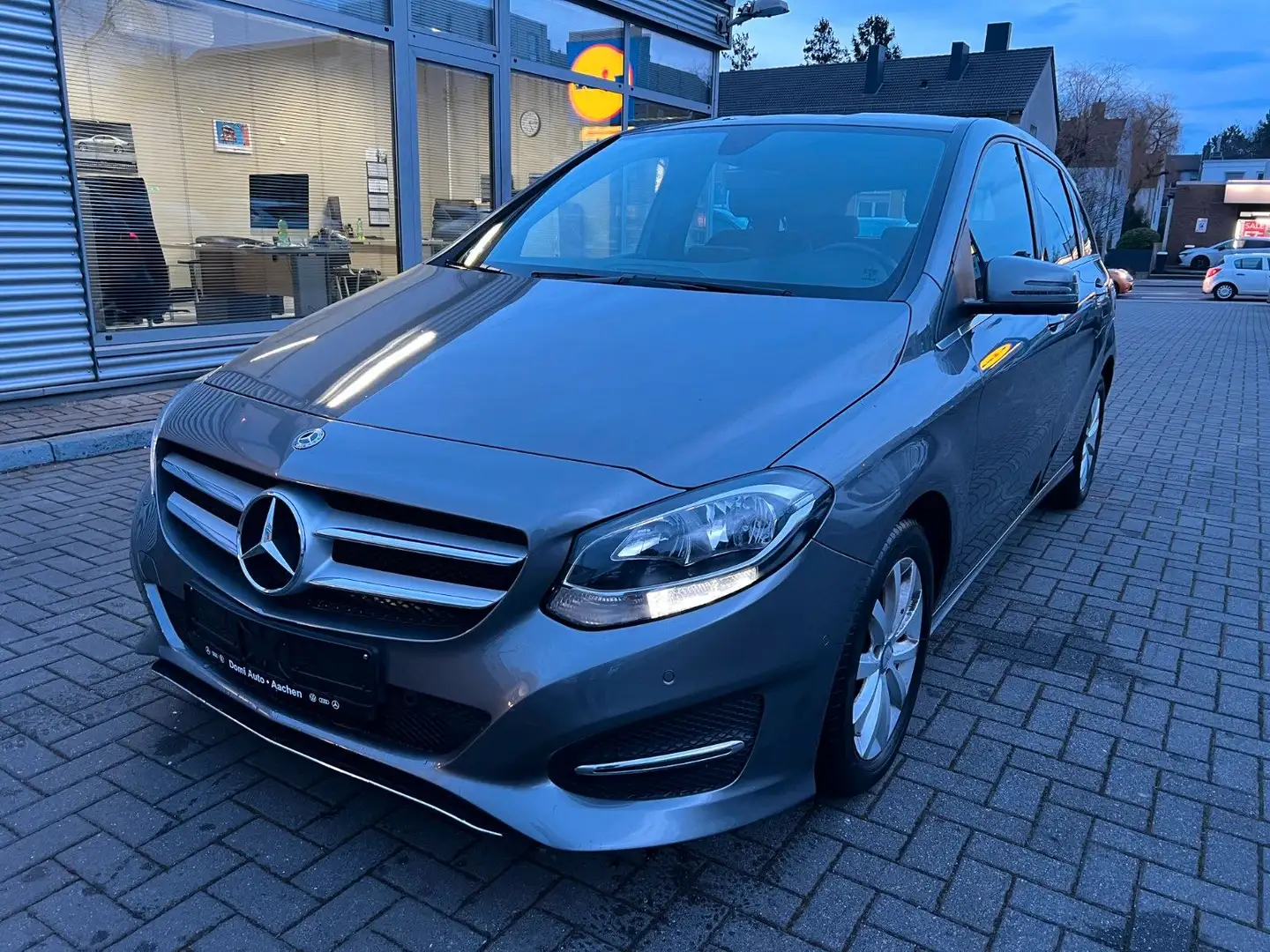 Mercedes-Benz B 180 Style/Leder/Navi /Sitzheizung Gris - 1
