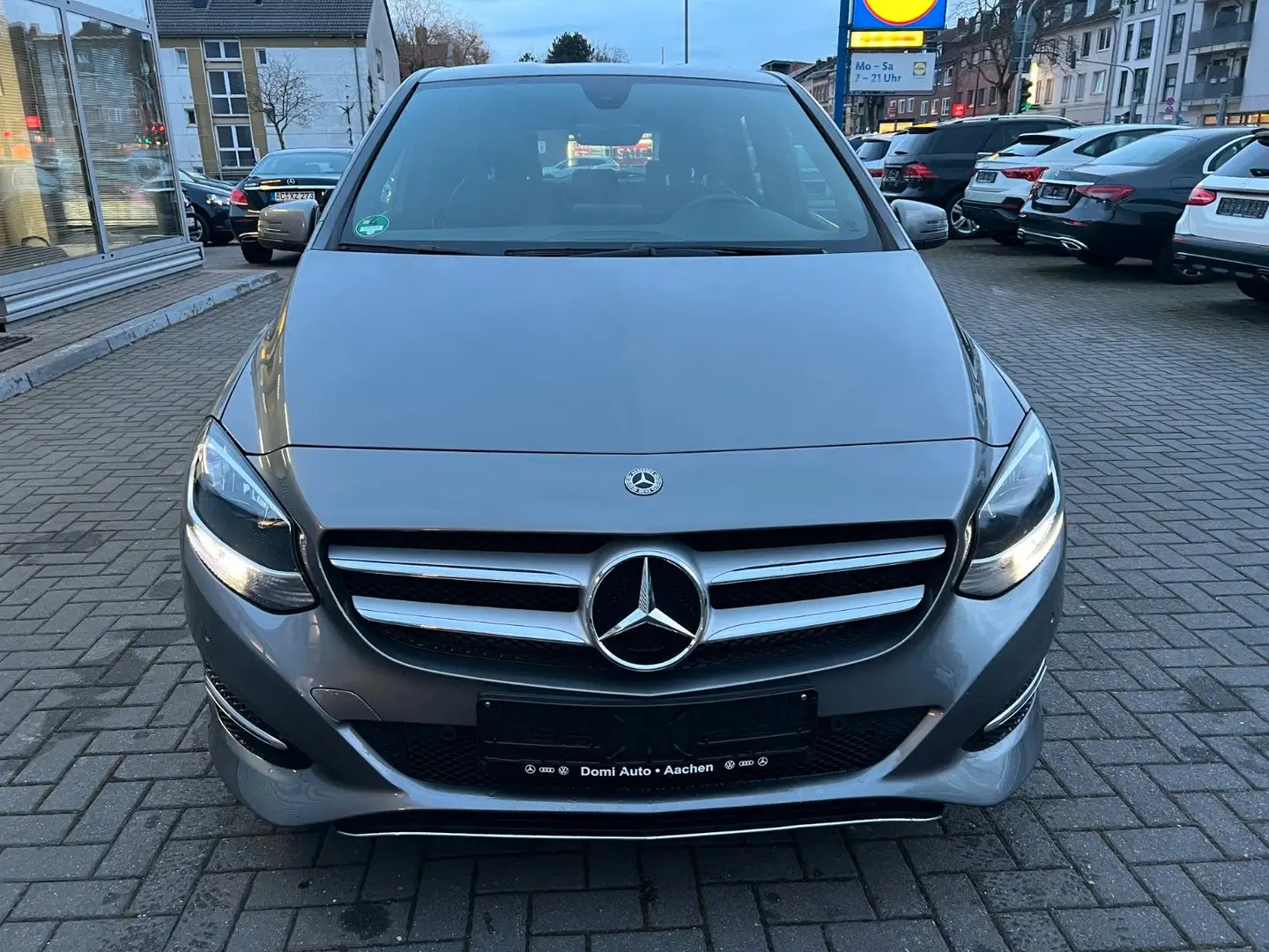 Mercedes-Benz B 180 Style/Leder/Navi /Sitzheizung Gris - 2