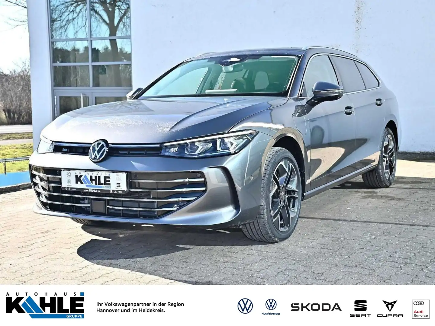 Volkswagen Passat 1.5 eHybrid DSG OPF Elegance Pano IQ.Drive Busines Grau - 1