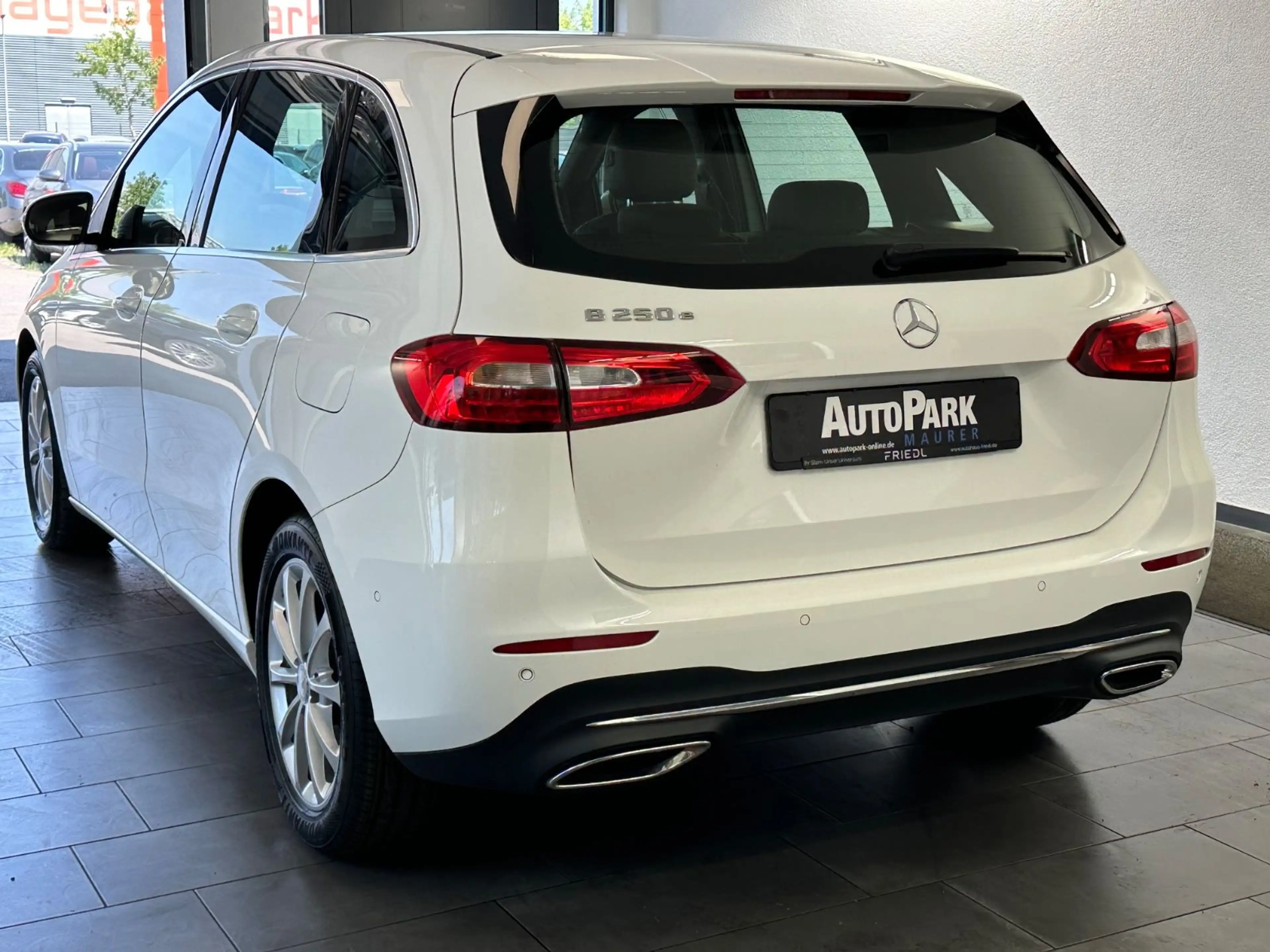 Mercedes-Benz B 250 e Progressive*Navi*Sitzheizung* — photo 8
