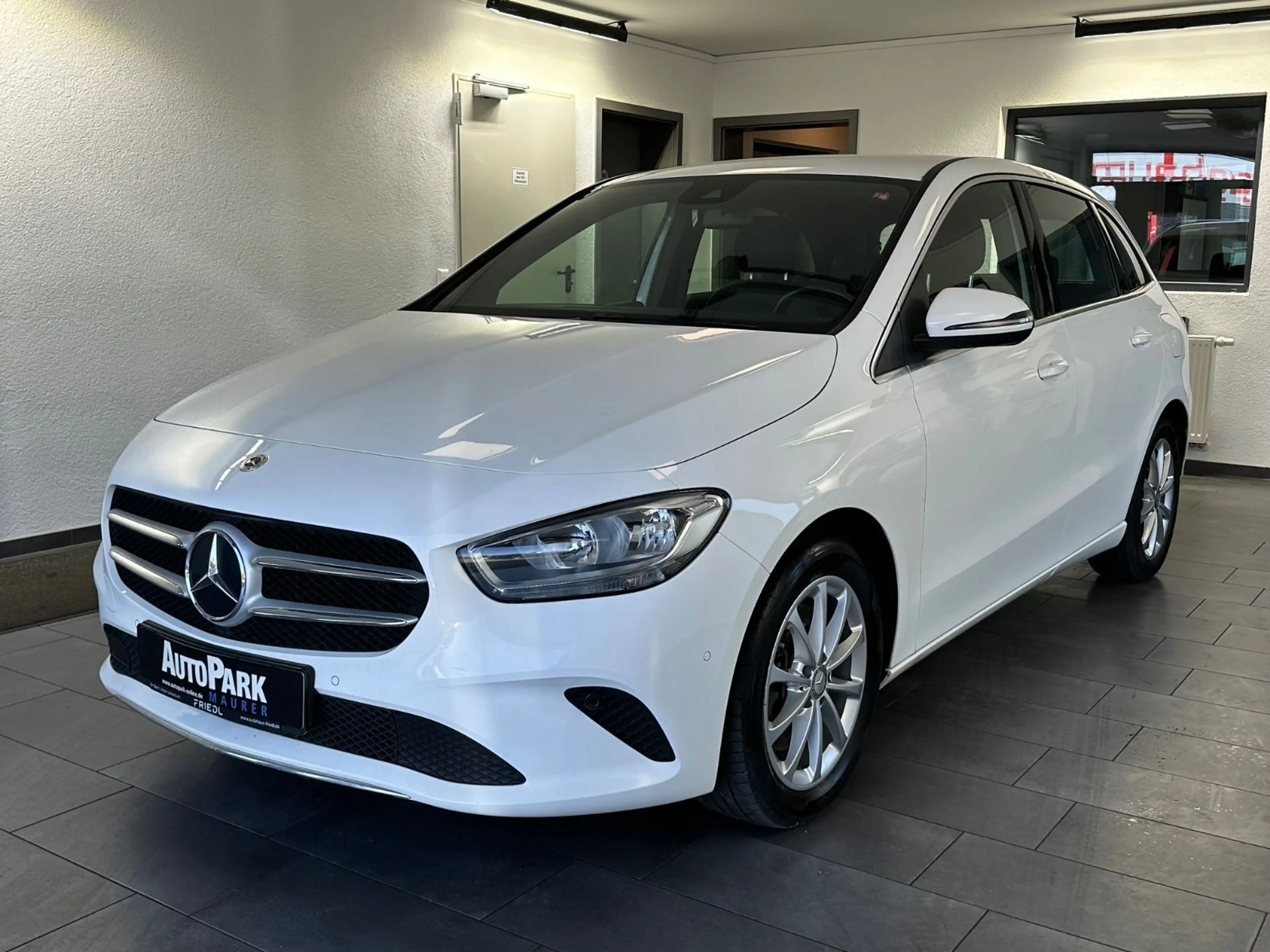 Mercedes-Benz B 250 e Progressive*Navi*Sitzheizung* — photo 2