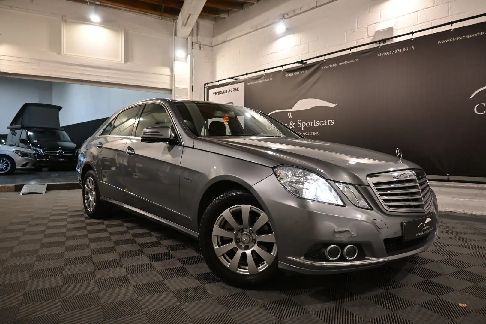 Mercedes-Benz E 220 CDI ELEGANCE / 1st OWNER / FULL SERVICE BOOK ! Grijs - 2