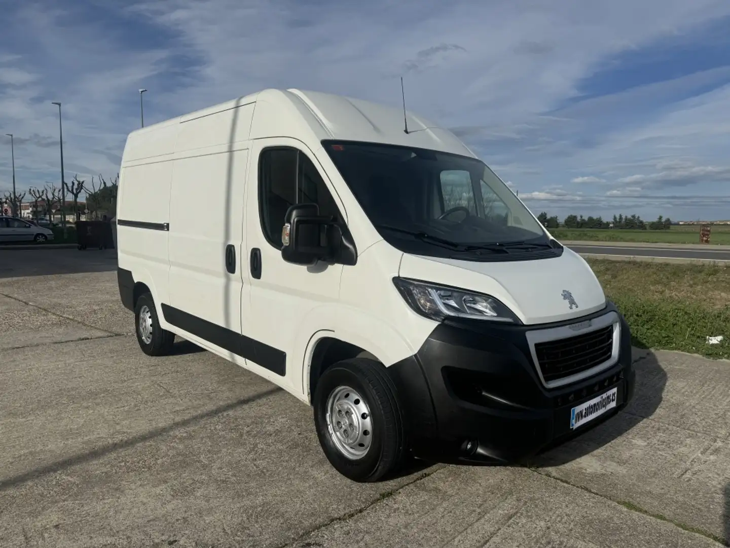 Peugeot Boxer Furgón 2.2BlueHDI 335 L2H2 Pack S&S 140 Blanc - 1