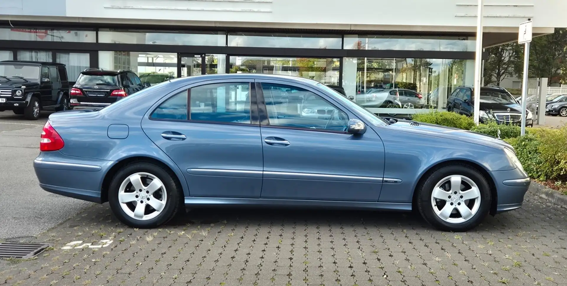 Mercedes-Benz E 320 CDI Avantg. /XENON/LEDER/AHK/PDC/SHZ/TEMPO Blau - 2