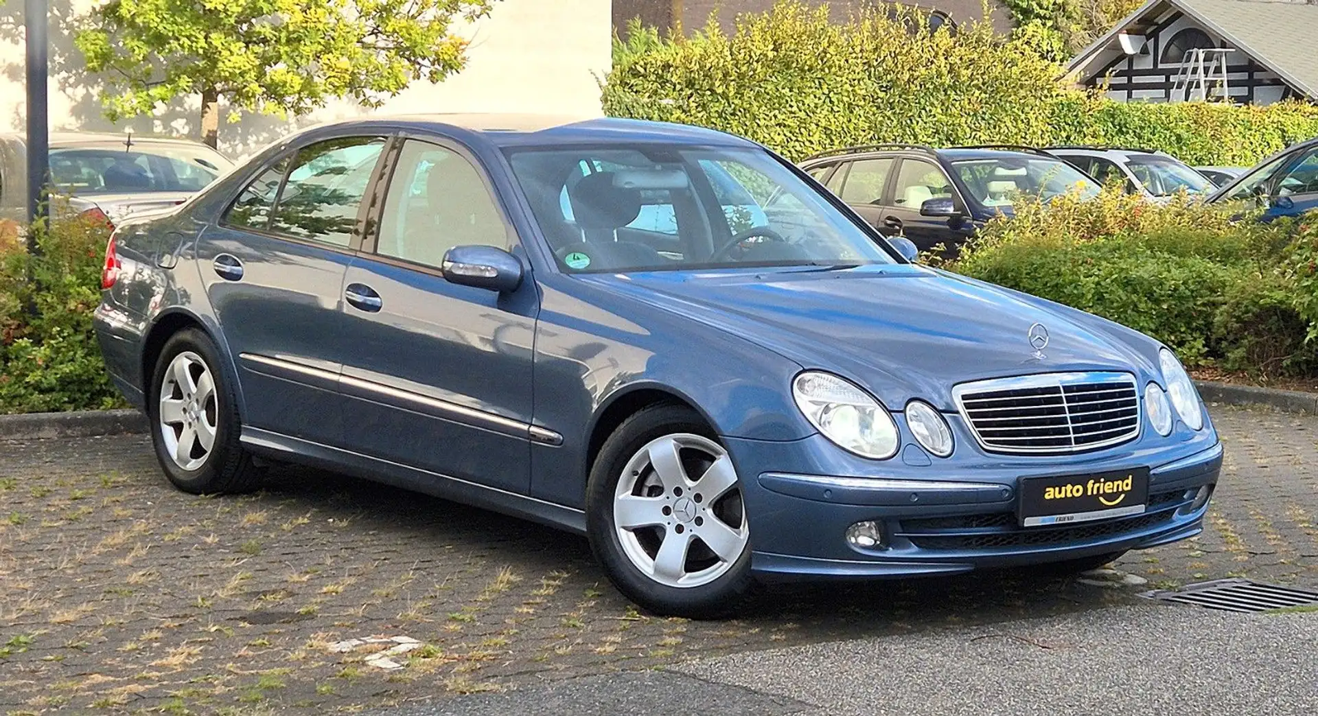 Mercedes-Benz E 320 CDI Avantg. /XENON/LEDER/AHK/PDC/SHZ/TEMPO Blau - 1