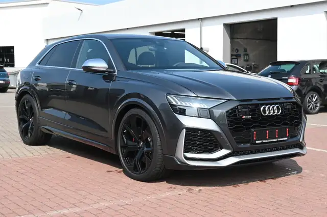 Audi RSQ8 view 7