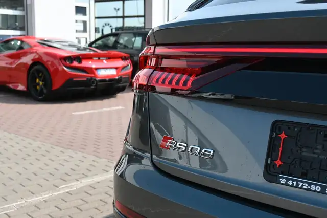 Audi RSQ8 view 9