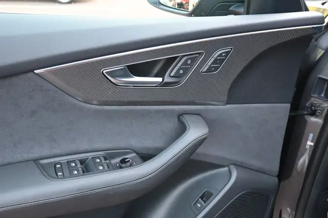 Audi RSQ8 view 13