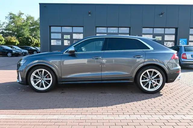 Audi RSQ8 view 10