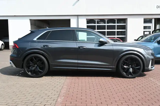 Audi RSQ8 view 6