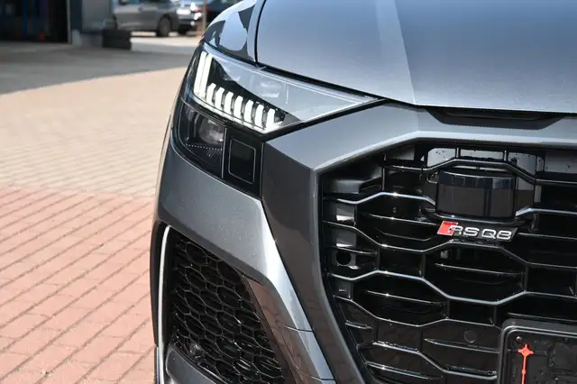 Audi RSQ8 view 8