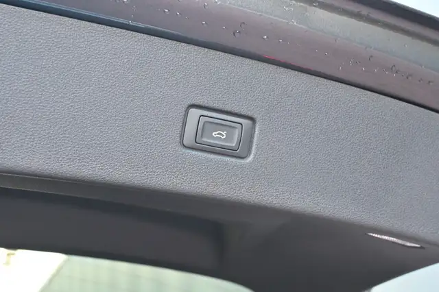 Audi RSQ8 view 12