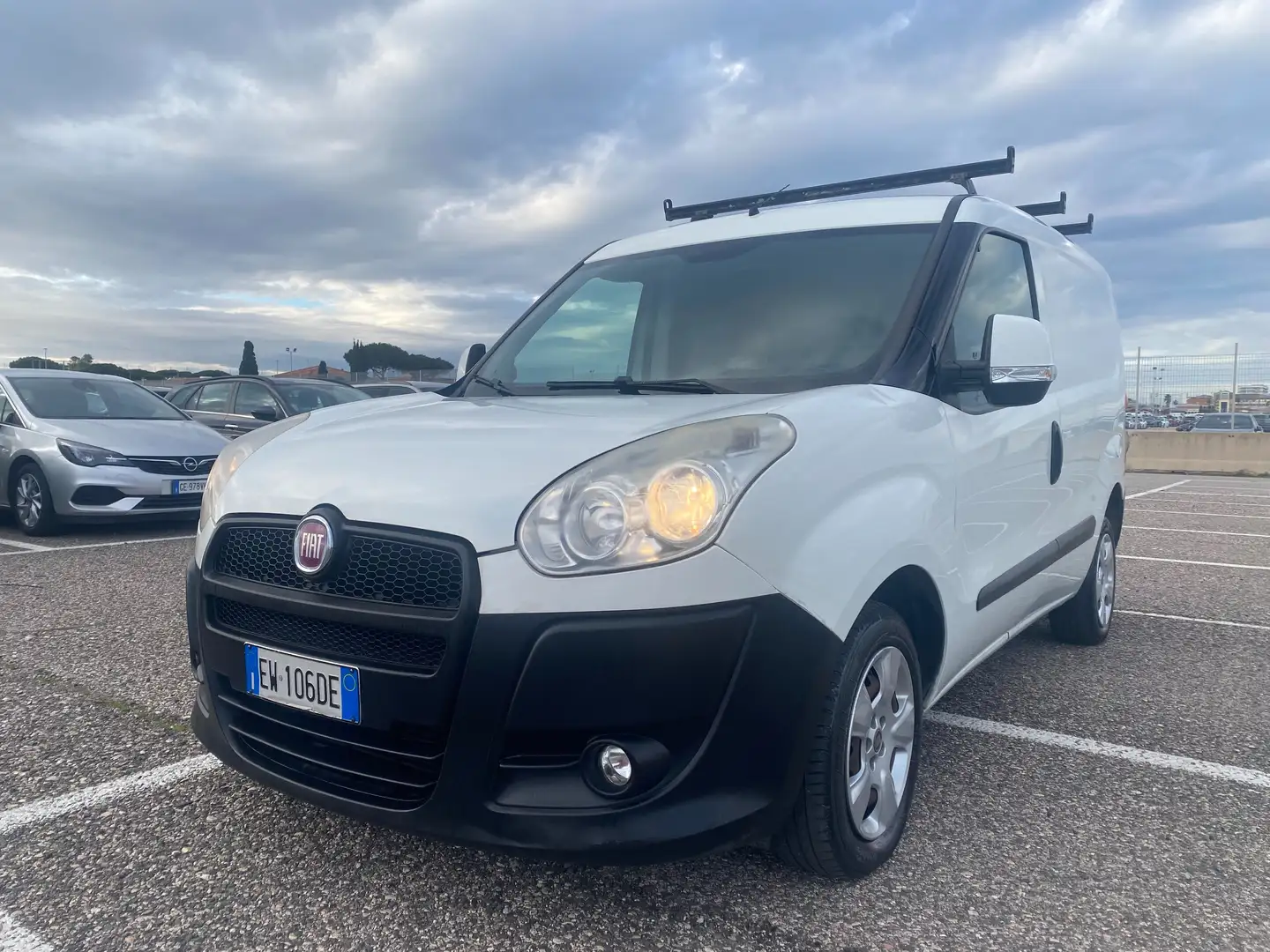 Fiat Doblo 1.3 Mjt 90Cv PC-TN Cargo Lamierato Weiß - 1