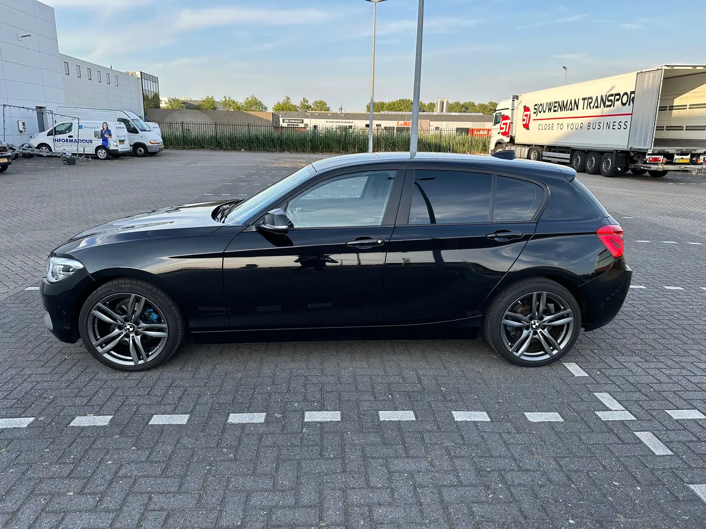 BMW 118 i Zwart - 2