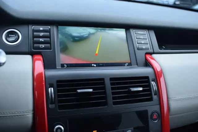 Land Rover Discovery Sport view 6