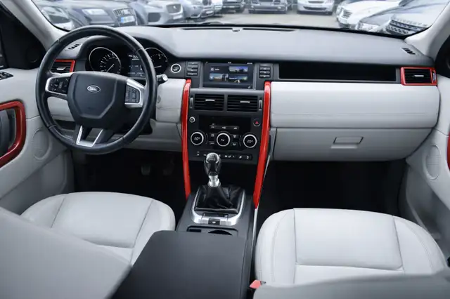 Land Rover Discovery Sport view 2
