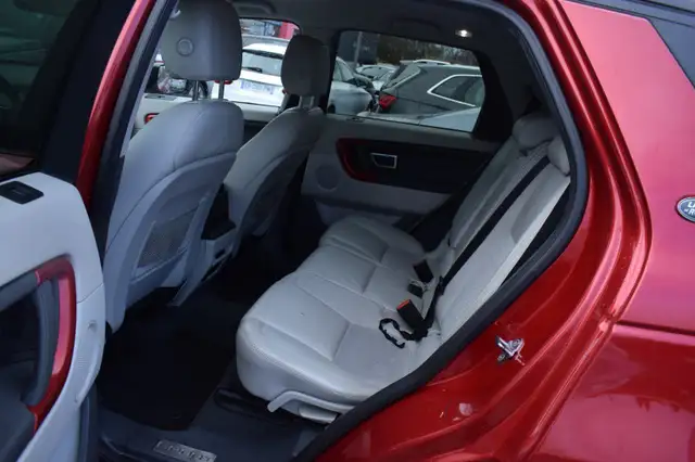 Land Rover Discovery Sport view 15