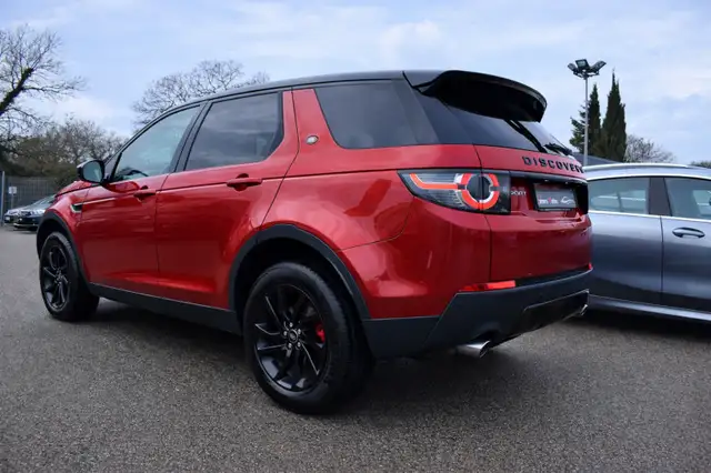 Land Rover Discovery Sport view 3