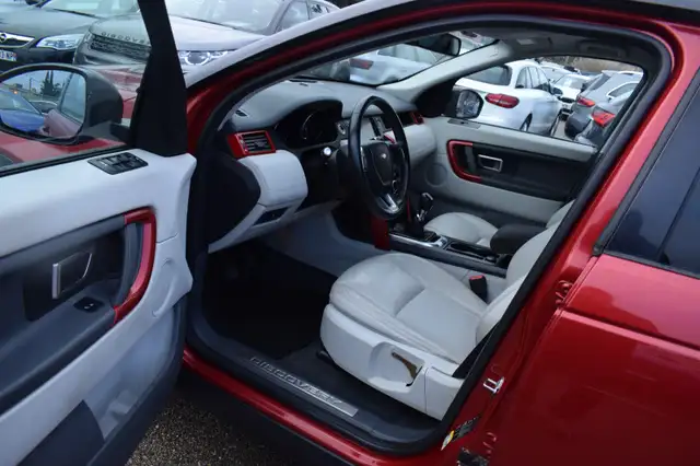 Land Rover Discovery Sport view 4
