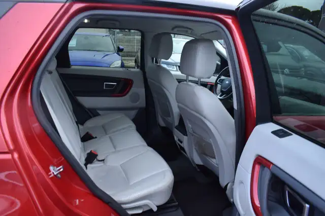 Land Rover Discovery Sport view 7
