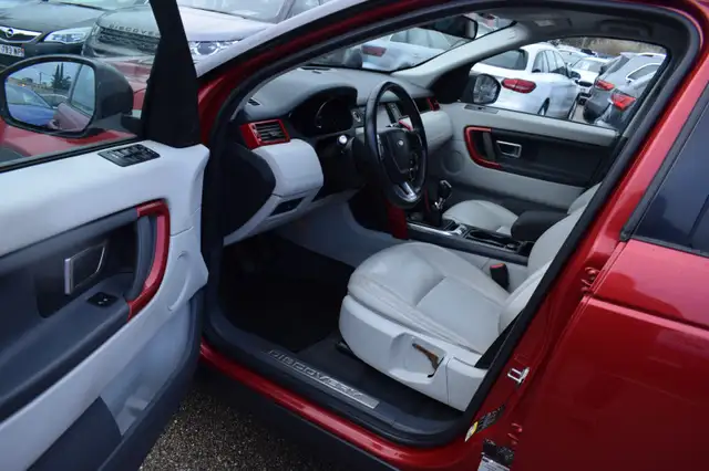 Land Rover Discovery Sport view 14