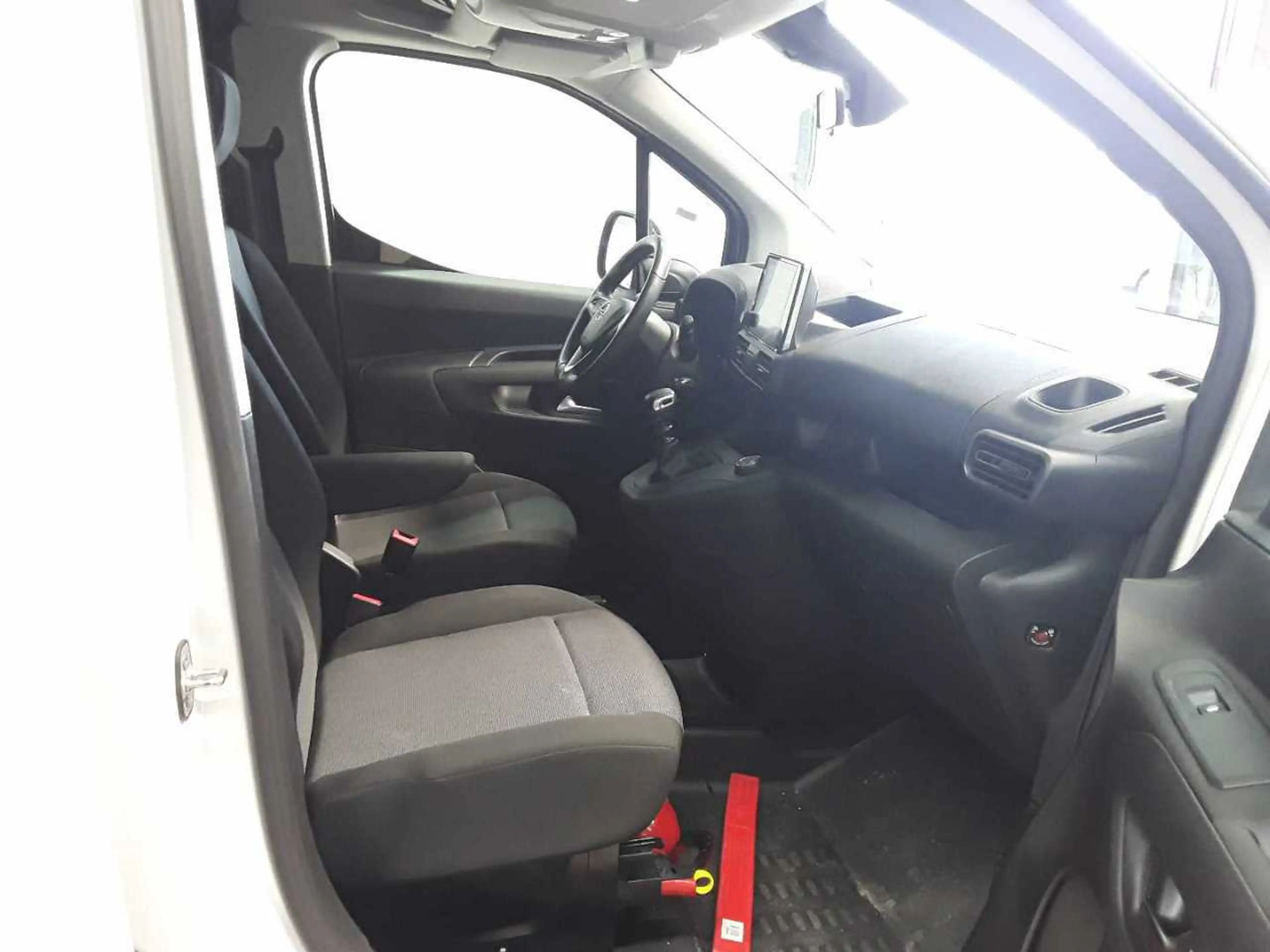 Opel Combo Combo Cargo XL 1.5 D Edition CarPlay — photo 11