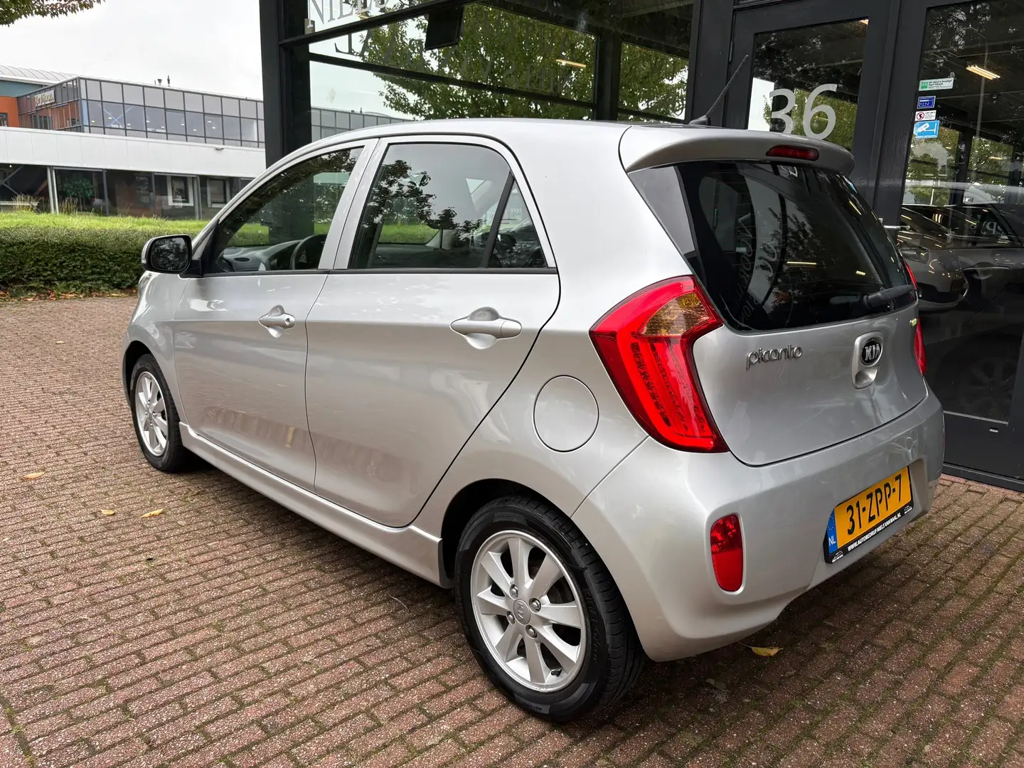 Kia Picanto 1.2 CVVT ISG Plus Pack 5Drs/Airco/108Dkm NAP! Gris - 2