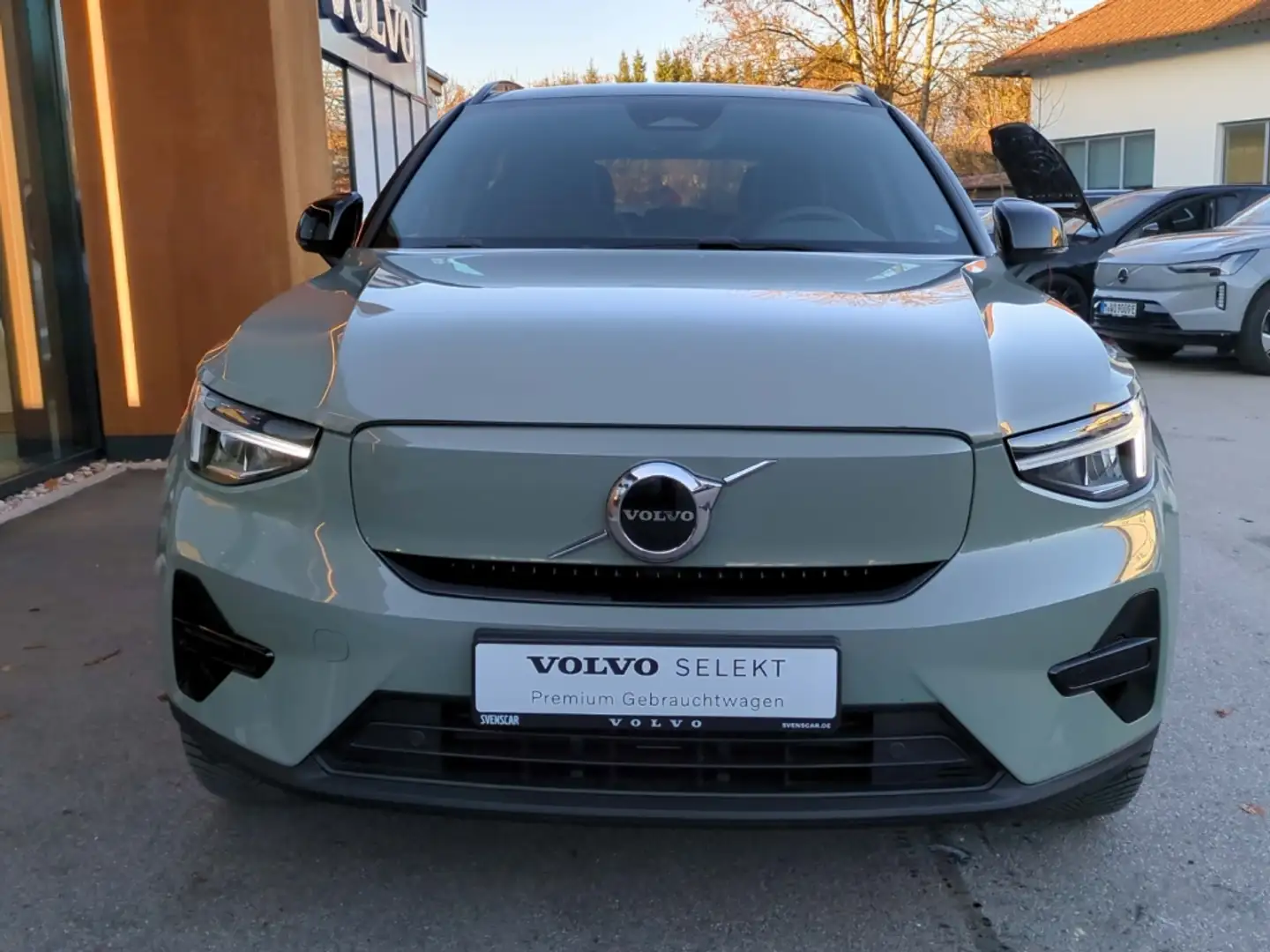 Volvo XC40 Core Recharge Pure Electric 2WD StandHZG Digitales Grün - 2
