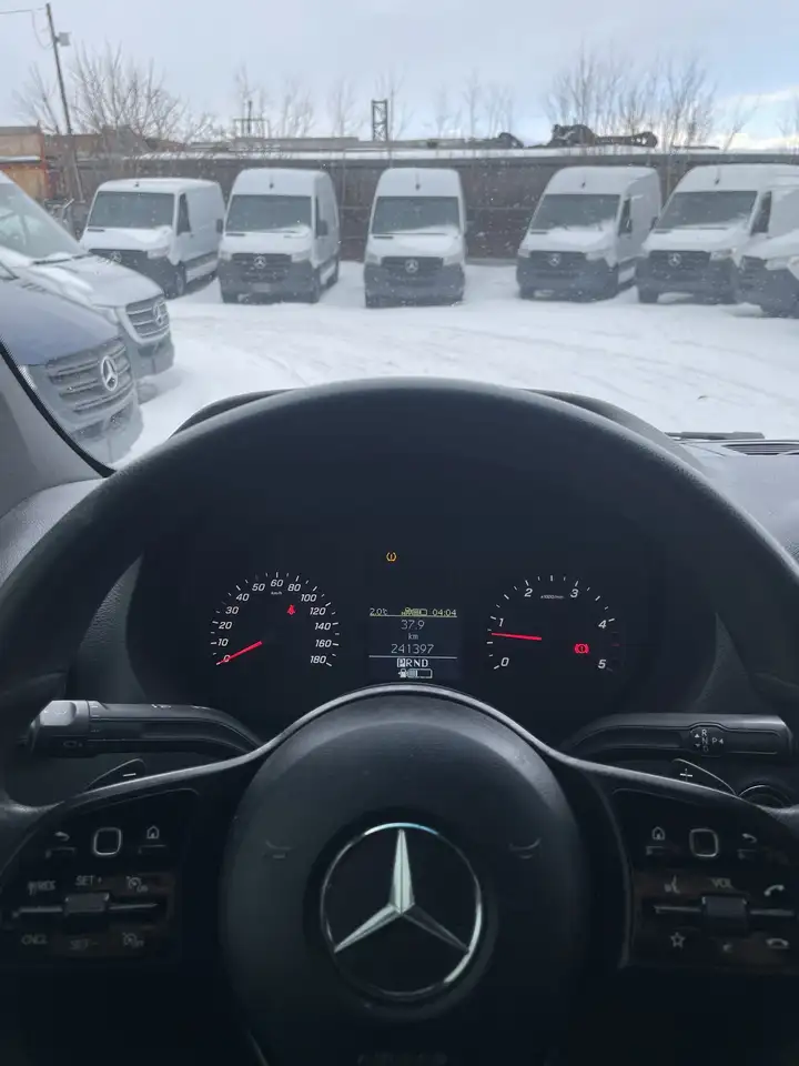 Mercedes-Benz Sprinter снимка Mercedes-Benz Sprinter