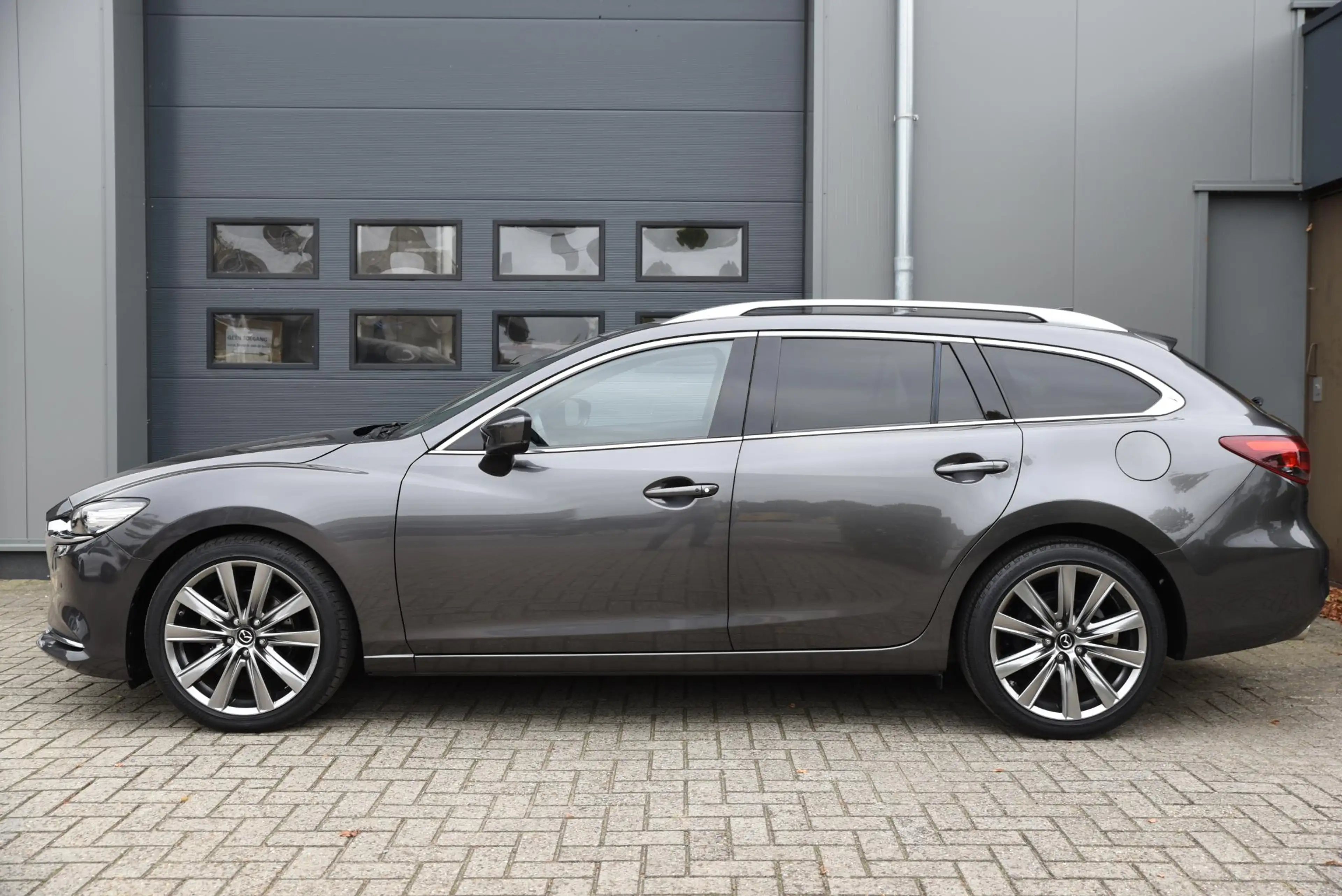 Mazda 6 Sportbreak 2.5 SkyActiv-G 194 Signature — photo 8