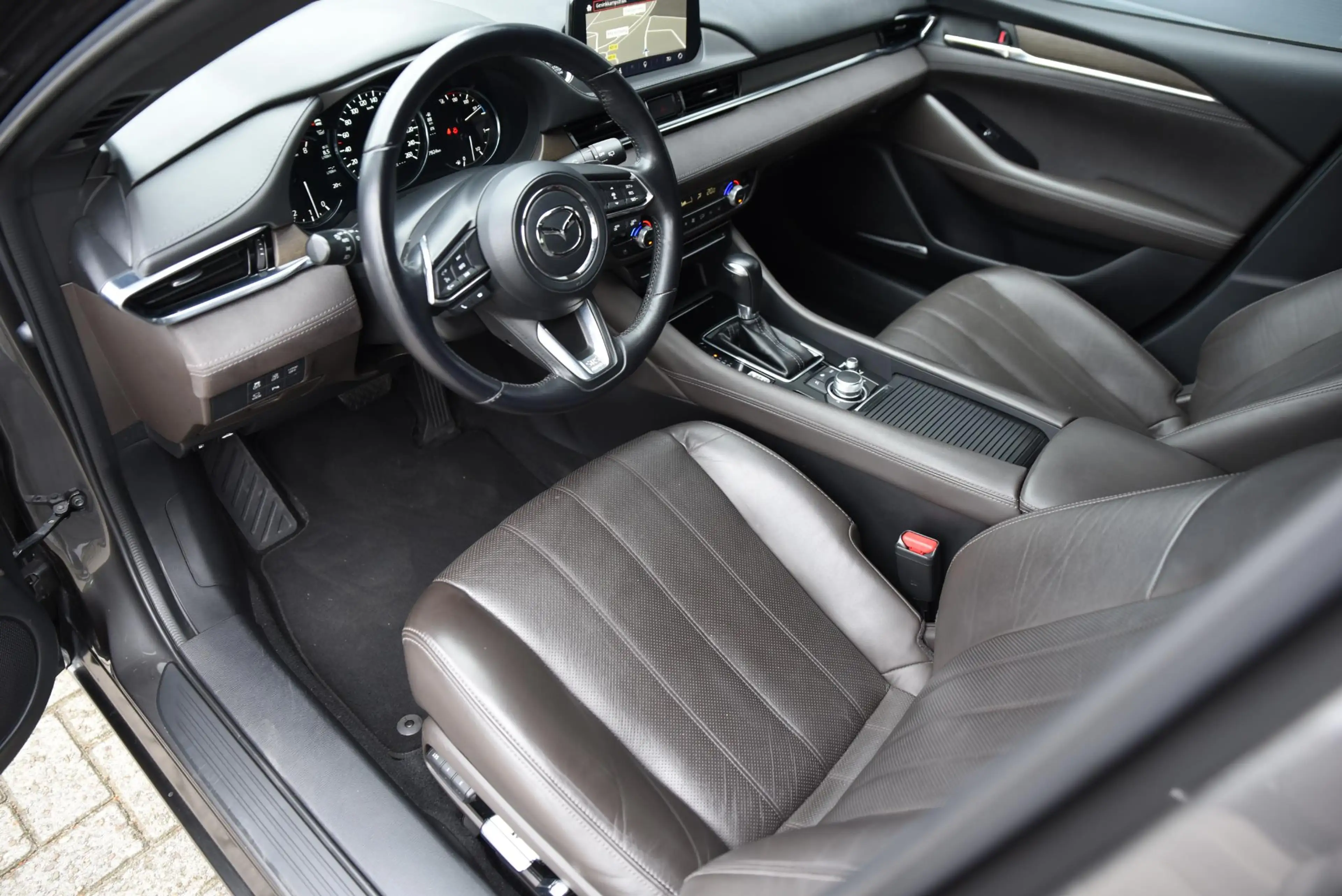 Mazda 6 Sportbreak 2.5 SkyActiv-G 194 Signature — photo 2