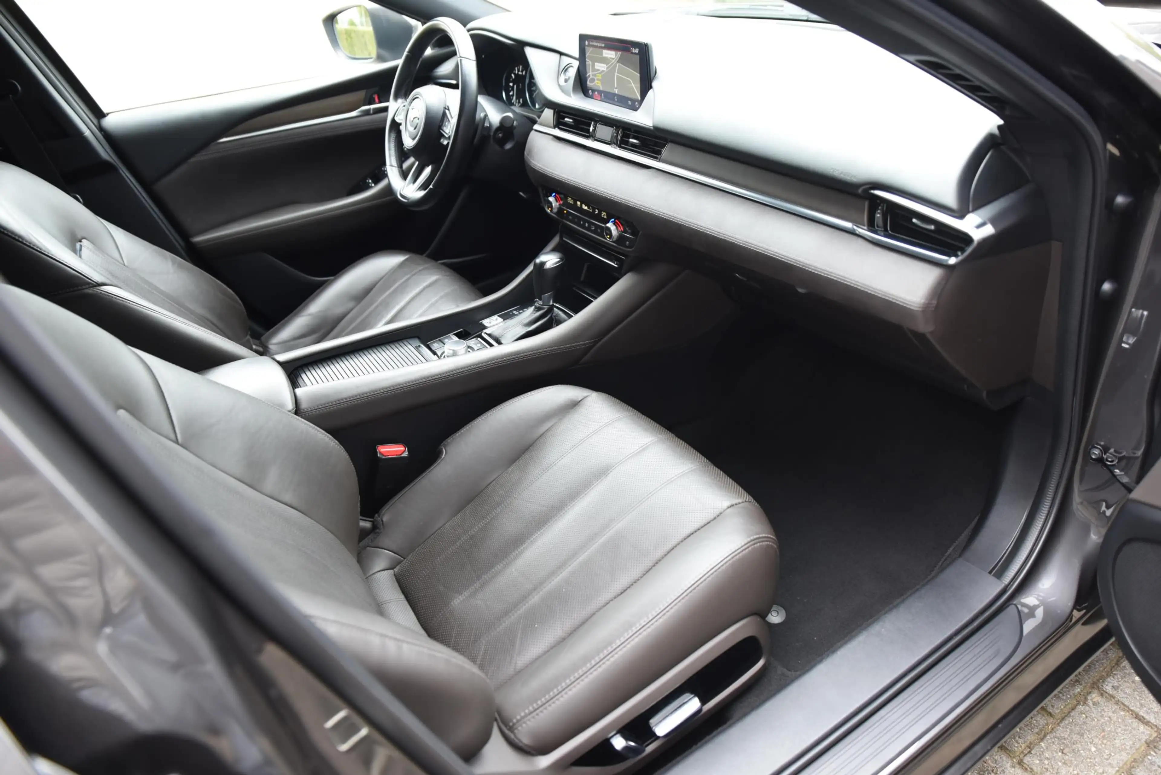 Mazda 6 Sportbreak 2.5 SkyActiv-G 194 Signature — photo 27