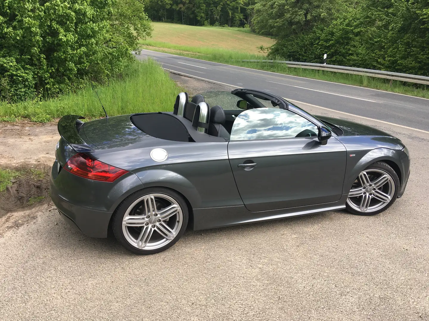 Audi TT TT Roadster 2.0 TDI quattro S tronic Competition Grau - 1