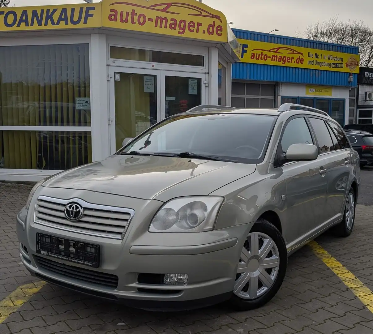 Toyota Avensis Kombi 2.0 D-4D*Temp*SH*Klima*Tüv11.2026 Gold - 1